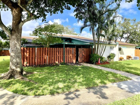 1020 Manor Drive 1C, Palm Springs FL 33461