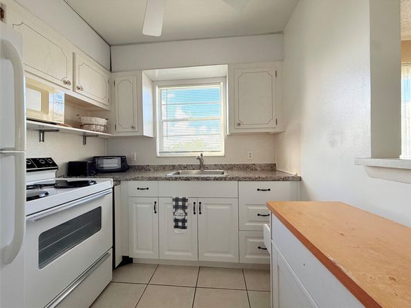 204 Oakridge M 204, Deerfield Beach FL 33442