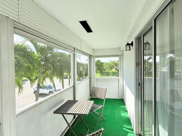 204 Oakridge M 204, Deerfield Beach FL 33442