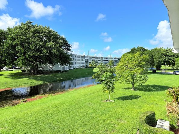 204 Oakridge M 204, Deerfield Beach FL 33442