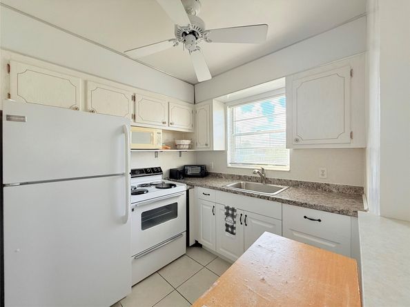 204 Oakridge M 204, Deerfield Beach FL 33442