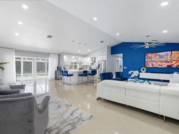 10082 Harbourtown Ct, Boca Raton FL 33498