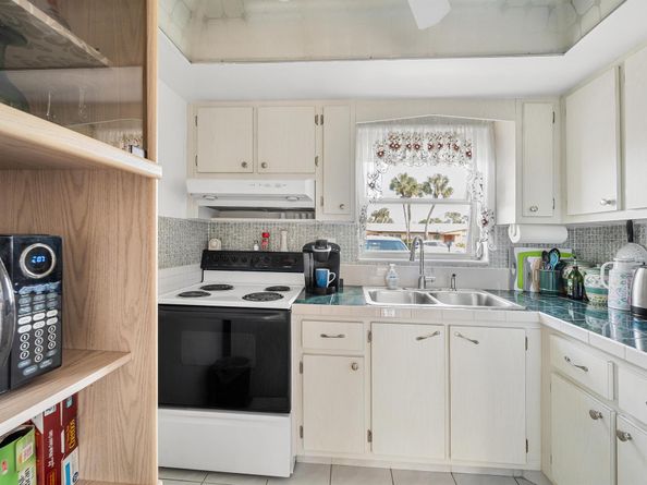 2955 W Crosley Drive J, West Palm Beach FL 33415