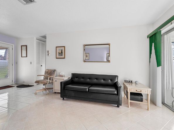 2955 W Crosley Drive J, West Palm Beach FL 33415