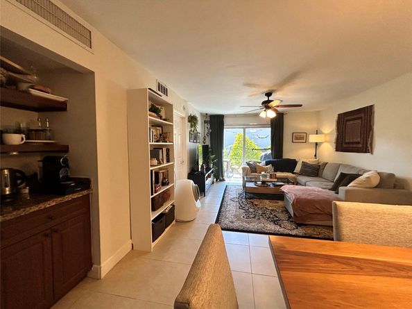 11360 SW 3rd ST 11360, Pembroke Pines FL 33025