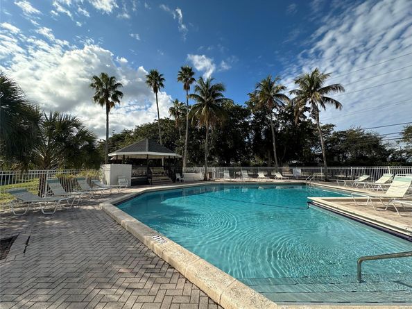 11360 SW 3rd ST 11360, Pembroke Pines FL 33025