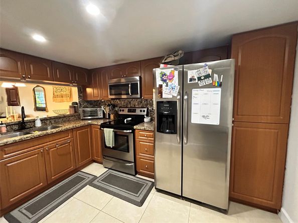 11360 SW 3rd ST 11360, Pembroke Pines FL 33025