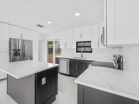 949 SE 5th Street, Deerfield Beach FL 33441