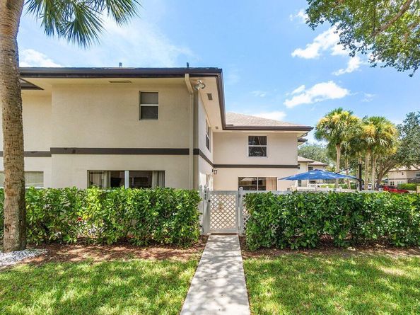 33 Clinton Court C, Royal Palm Beach FL 33411