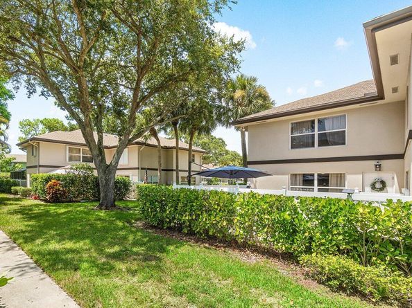 33 Clinton Court C, Royal Palm Beach FL 33411