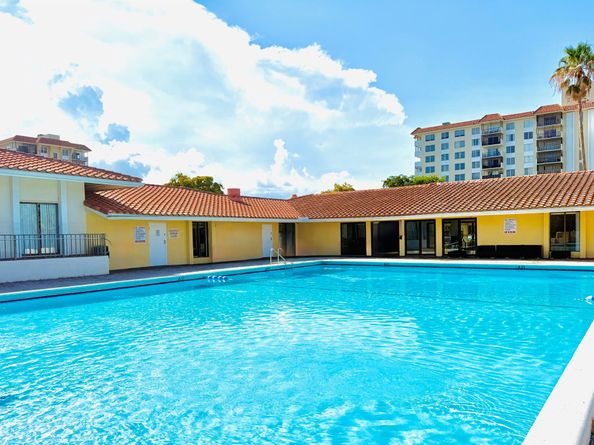 4164 Inverrary Drive 404, Lauderhill FL 33319