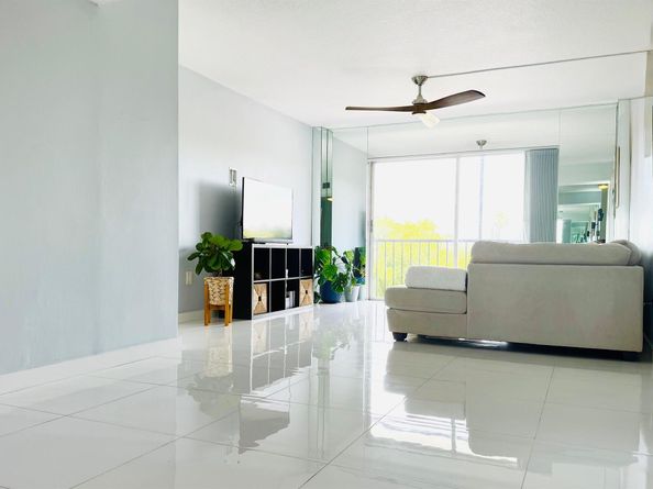 4164 Inverrary Drive 404, Lauderhill FL 33319