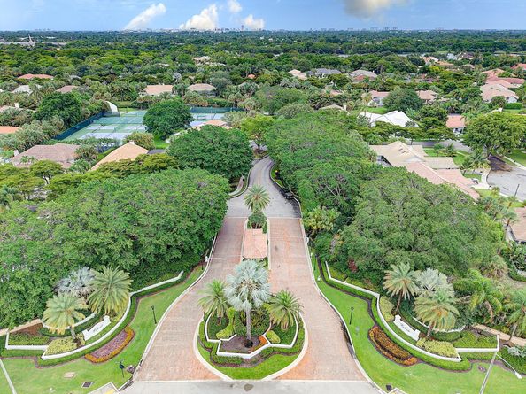 910 Parkside Circle N, Boca Raton FL 33486