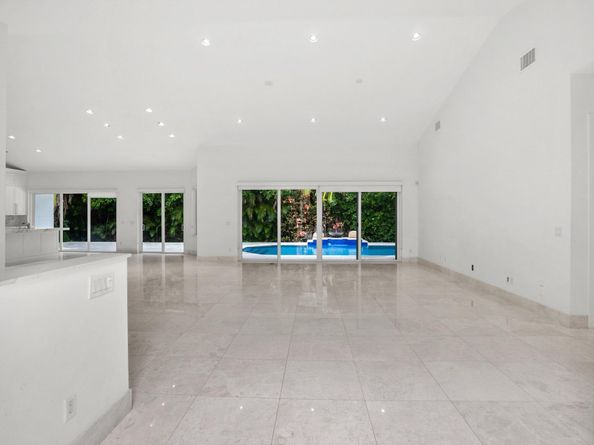 910 Parkside Circle N, Boca Raton FL 33486
