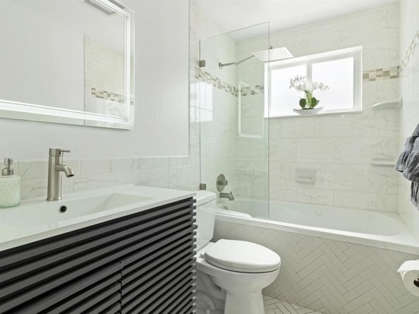 2862 NE 35th Court, Lighthouse Point FL 33064