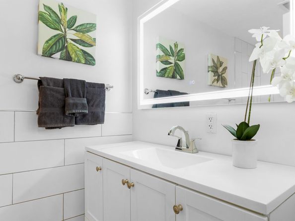 2862 NE 35th Court, Lighthouse Point FL 33064