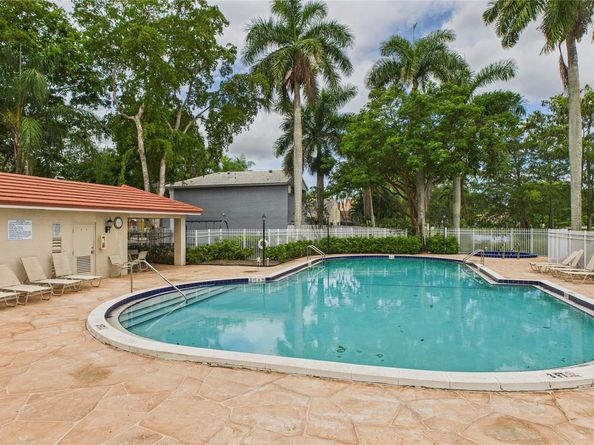 9809 NW 3rd Ct 8, Fort Lauderdale FL 33324