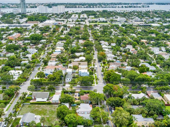 1915 Lake Avenue, West Palm Beach FL 33401