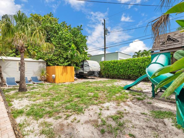 1915 Lake Avenue, West Palm Beach FL 33401