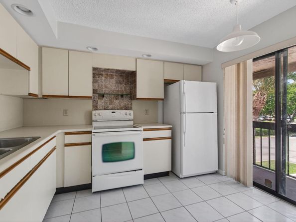 400 Club Circle 201, Boca Raton FL 33487