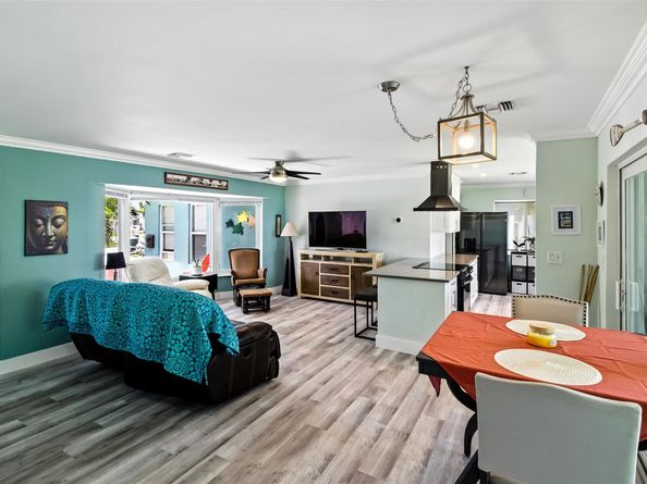2012 NW 39th St, Oakland Park FL 33309