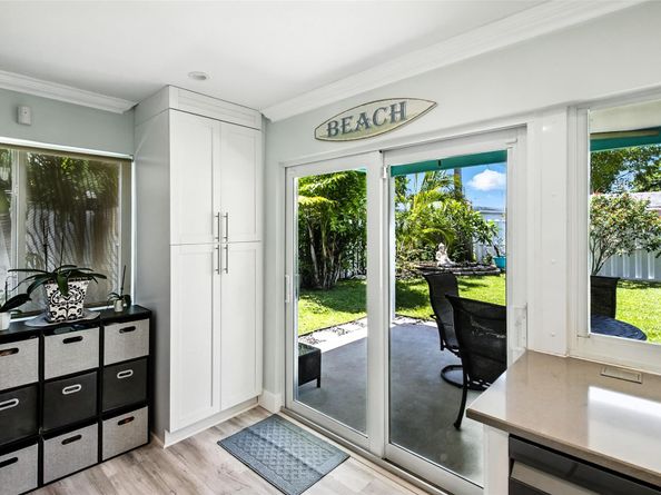 2012 NW 39th St, Oakland Park FL 33309