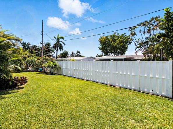 2012 NW 39th St, Oakland Park FL 33309