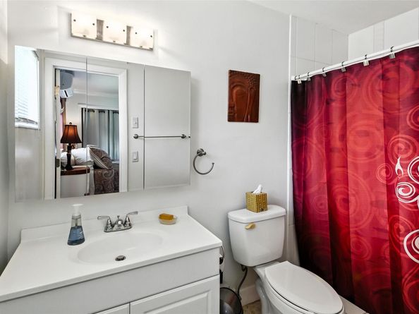 2012 NW 39th St, Oakland Park FL 33309