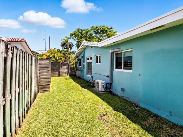 2012 NW 39th St, Oakland Park FL 33309