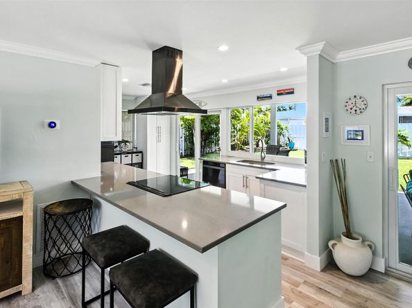 2012 NW 39th St, Oakland Park FL 33309