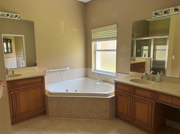 11217 NW 68th Pl, Parkland FL 33076