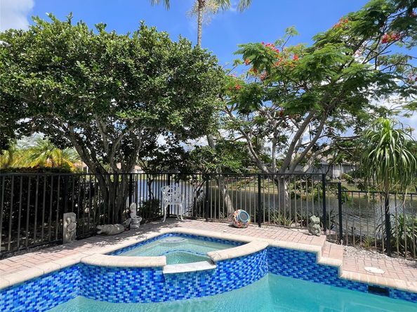 11217 NW 68th Pl, Parkland FL 33076