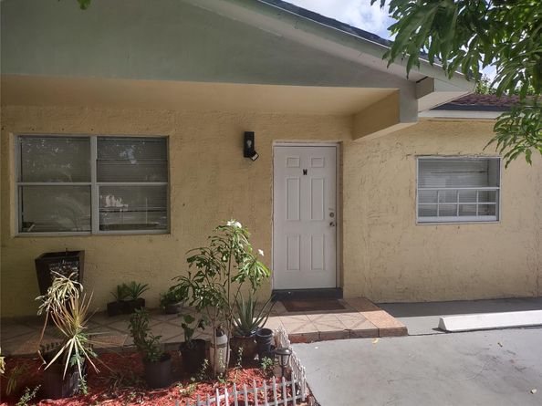 6111 SW 32nd St, Miramar FL 33023