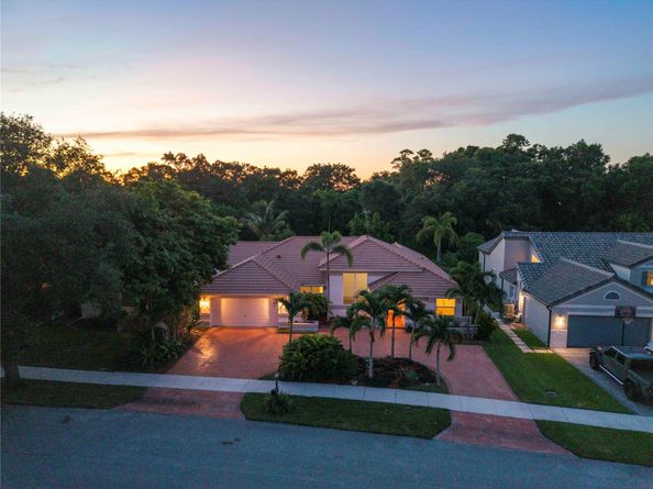 9101 N Southern Orchard Rd, Davie FL 33328