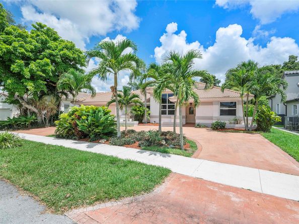 9101 N Southern Orchard Rd, Davie FL 33328