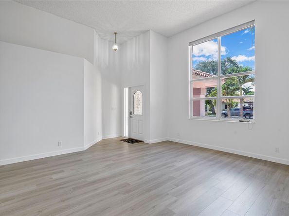 9101 N Southern Orchard Rd, Davie FL 33328