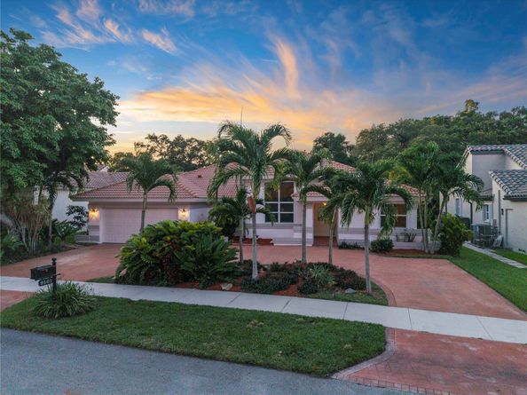 9101 N Southern Orchard Rd, Davie FL 33328