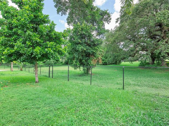9101 N Southern Orchard Rd, Davie FL 33328