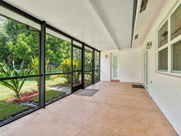 9101 N Southern Orchard Rd, Davie FL 33328