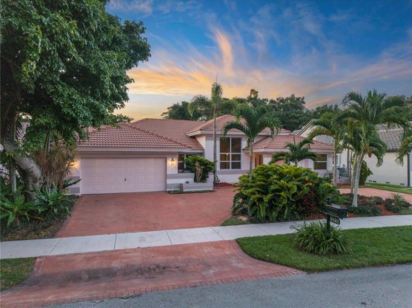 9101 N Southern Orchard Rd, Davie FL 33328