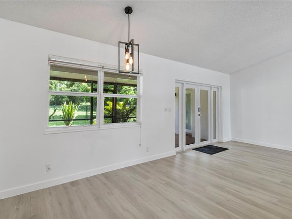 9101 N Southern Orchard Rd, Davie FL 33328