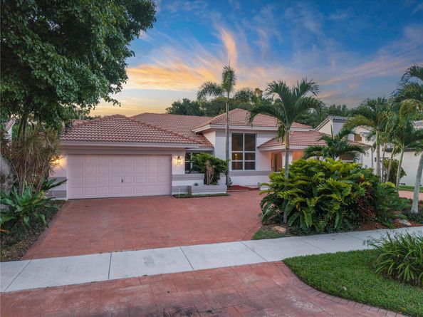 9101 N Southern Orchard Rd, Davie FL 33328