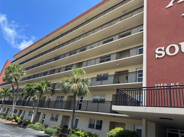 2350 NE 14th Street Cswy 715, Pompano Beach FL 33062