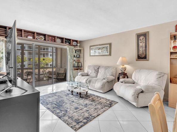 3020 NE 16th Ave 204 E, Oakland Park FL 33334