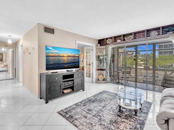 3020 NE 16th Ave 204 E, Oakland Park FL 33334