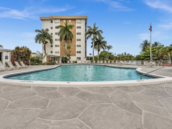 3020 NE 16th Ave 204 E, Oakland Park FL 33334