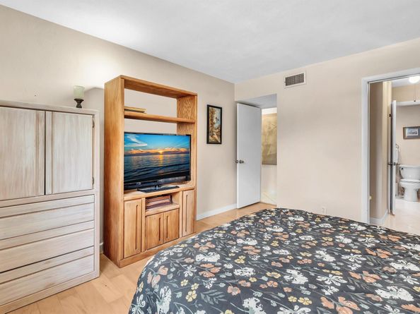 3020 NE 16th Ave 204 E, Oakland Park FL 33334