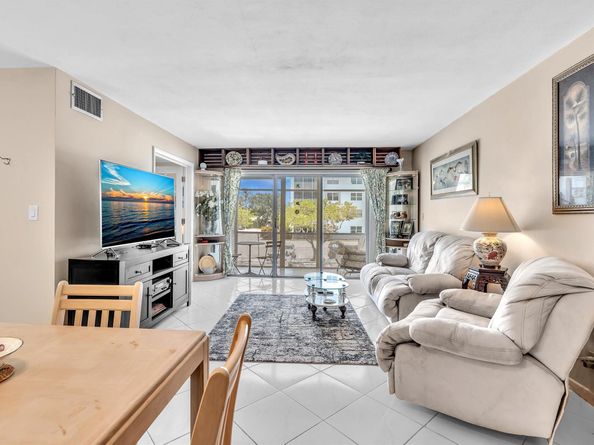 3020 NE 16th Ave 204 E, Oakland Park FL 33334