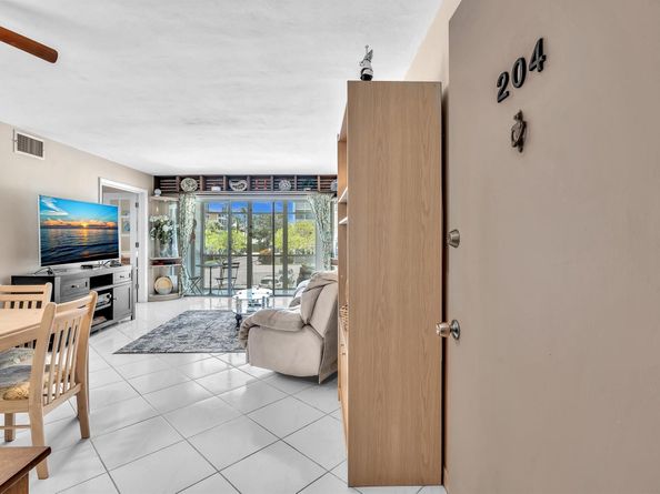 3020 NE 16th Ave 204 E, Oakland Park FL 33334