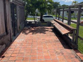 1851 SW 83rd Ter, Davie FL 33324